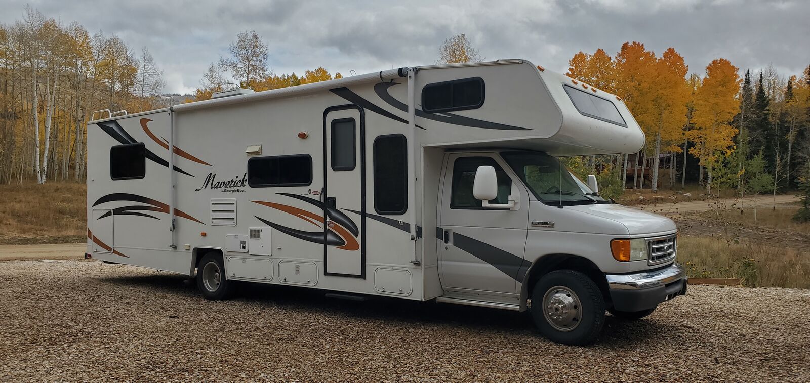 Low mileage 2008 Majestic Motorhome