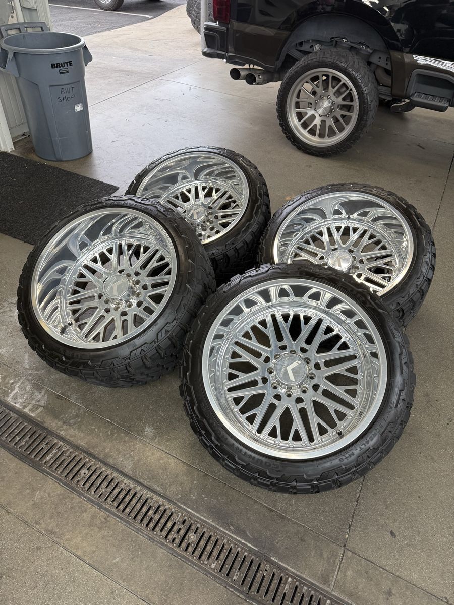 24x14 kg1 “clique” 8x6.5/ 35x13.50r24 fury’s 8x6.5