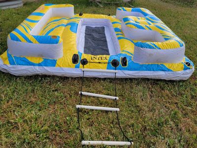 Intex Floating Oasis Island