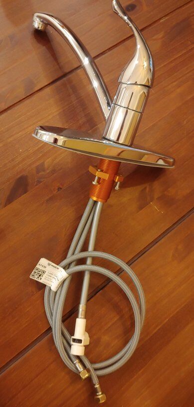 Moen Chrome Kitchen Faucet w/ Sprayer – Like New