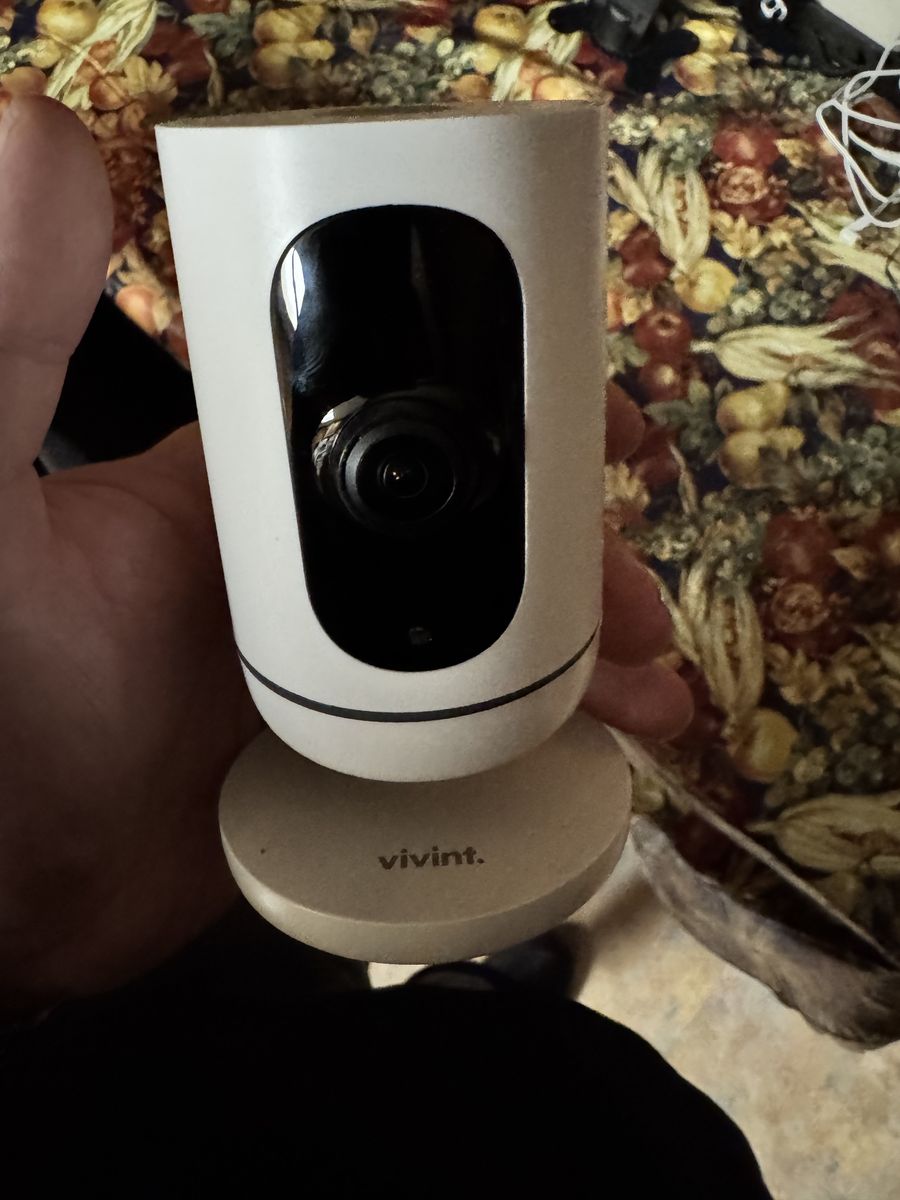 Vivint Smart Home Security Camera System - 4 Cameras & Hub (Vivint Smart Hub)