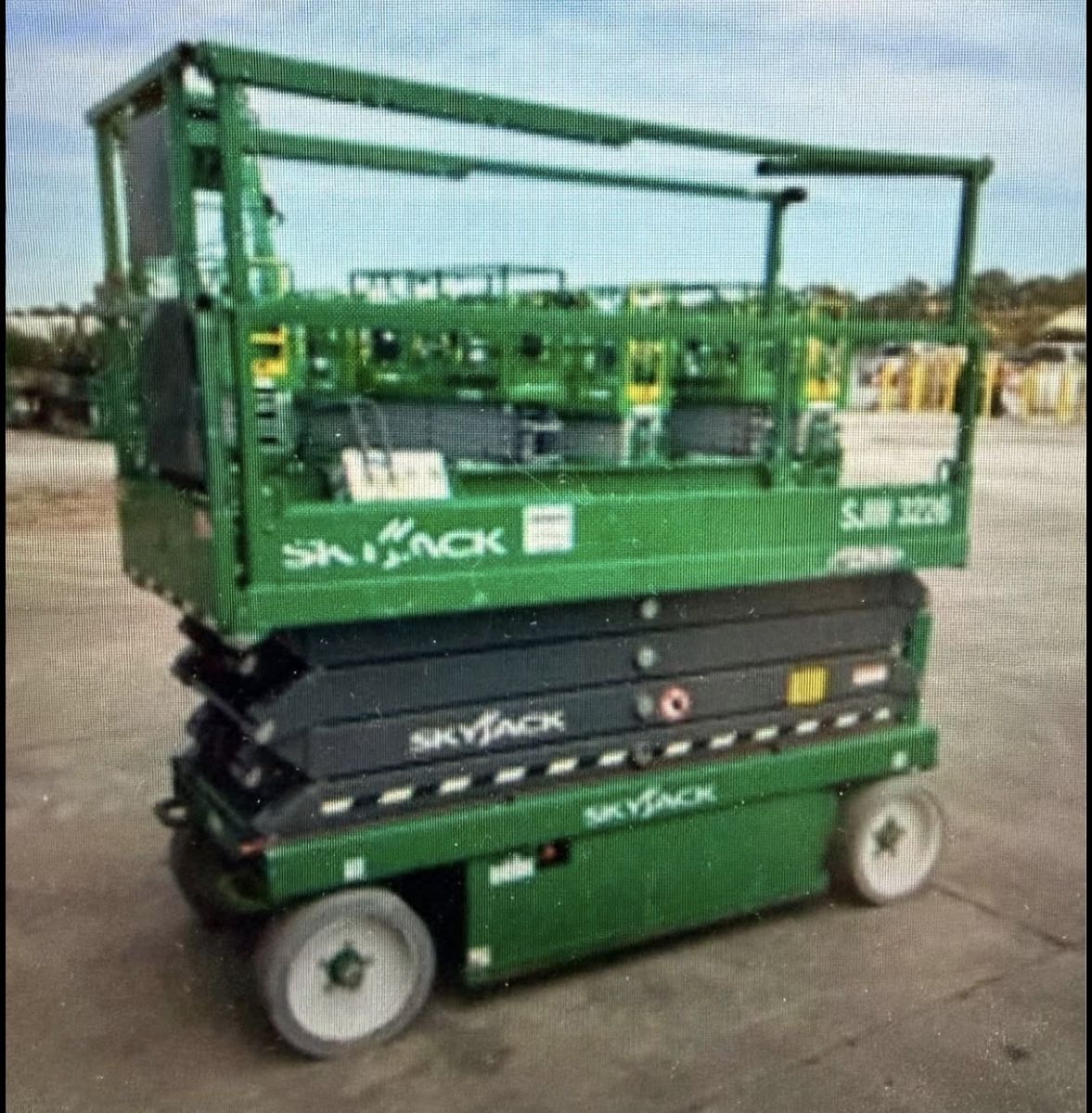 2016 Skyjack Scissor Lift sj3226