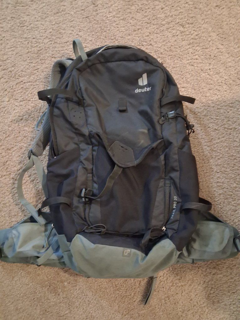 Deuter Trail Pro 33 backpack