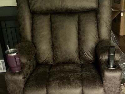 NEW Reclining chair with heat, message and power lift!