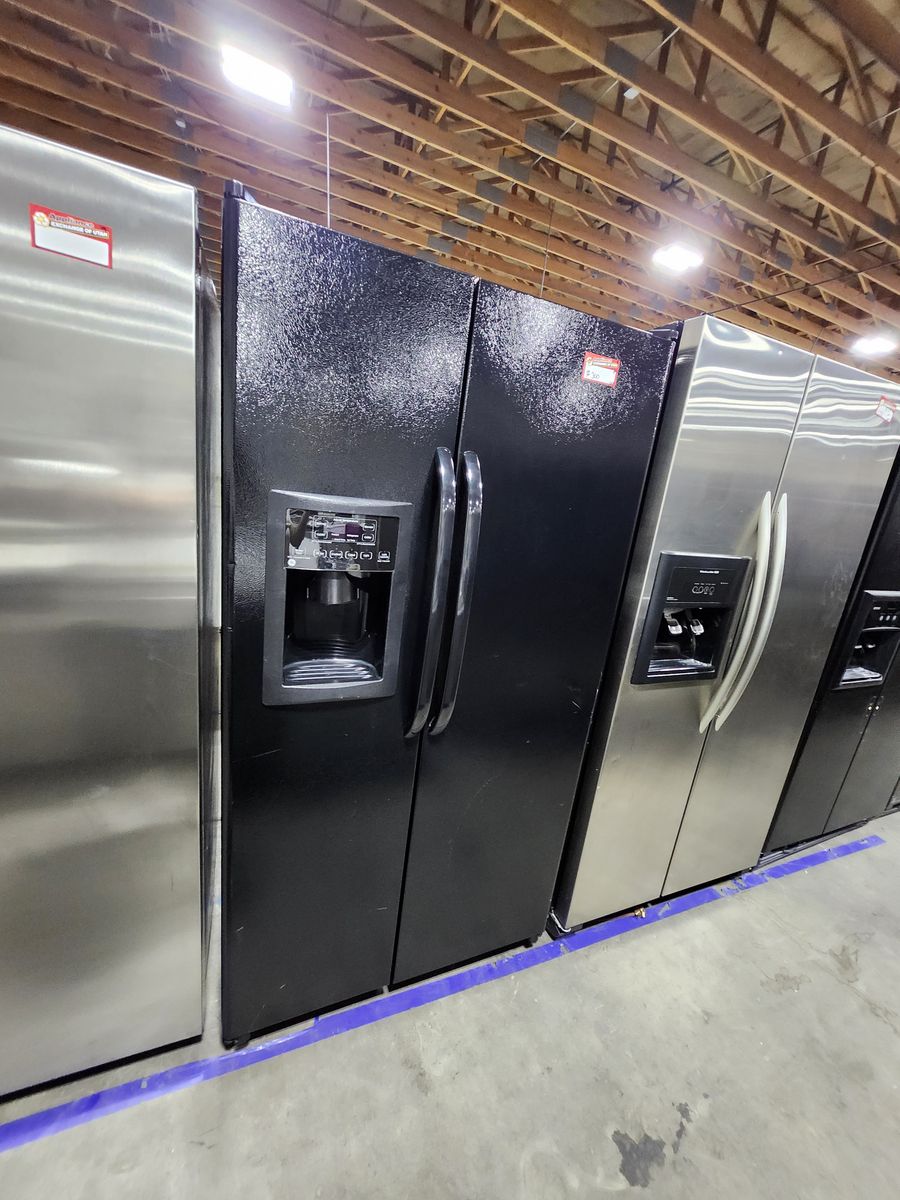 GE Black Side-by-Side Refrigerator - W-Warranty