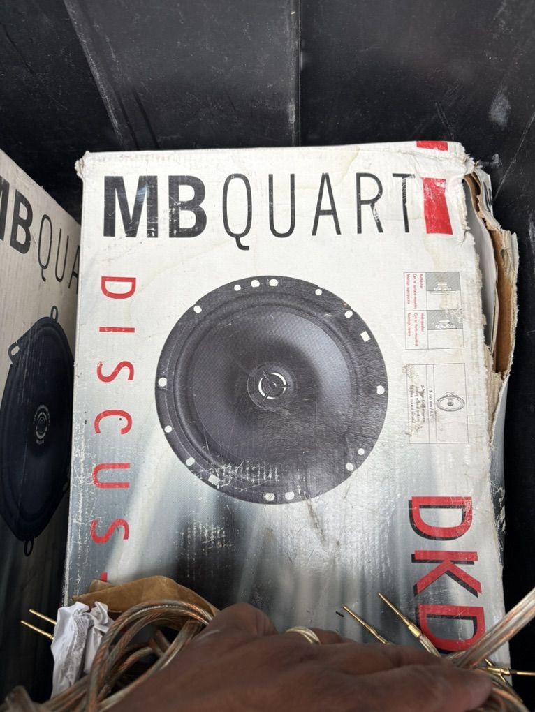 Main image 4