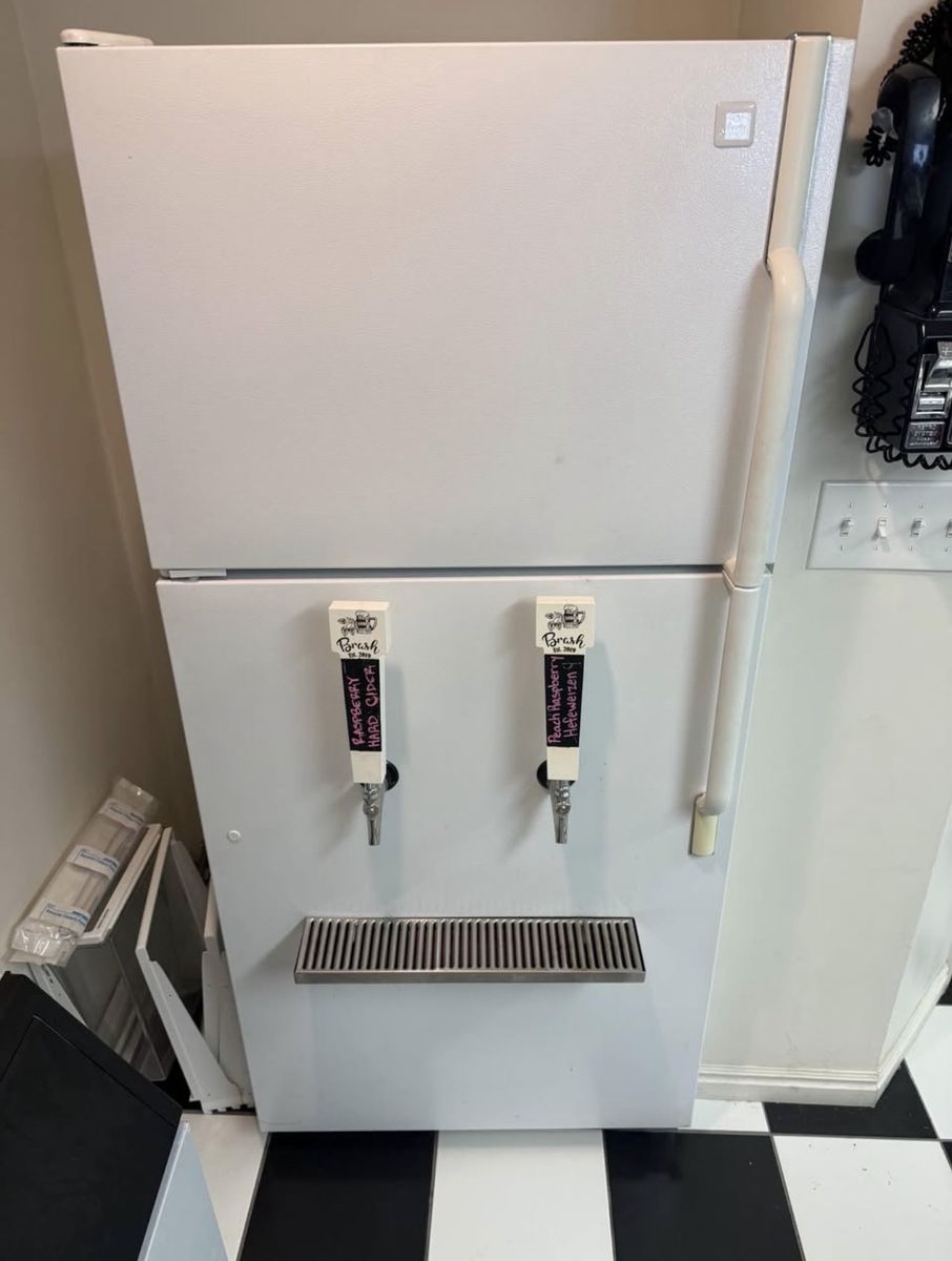 Kegerator Fridge With Kegs, Co2 Tanks, & Regulator