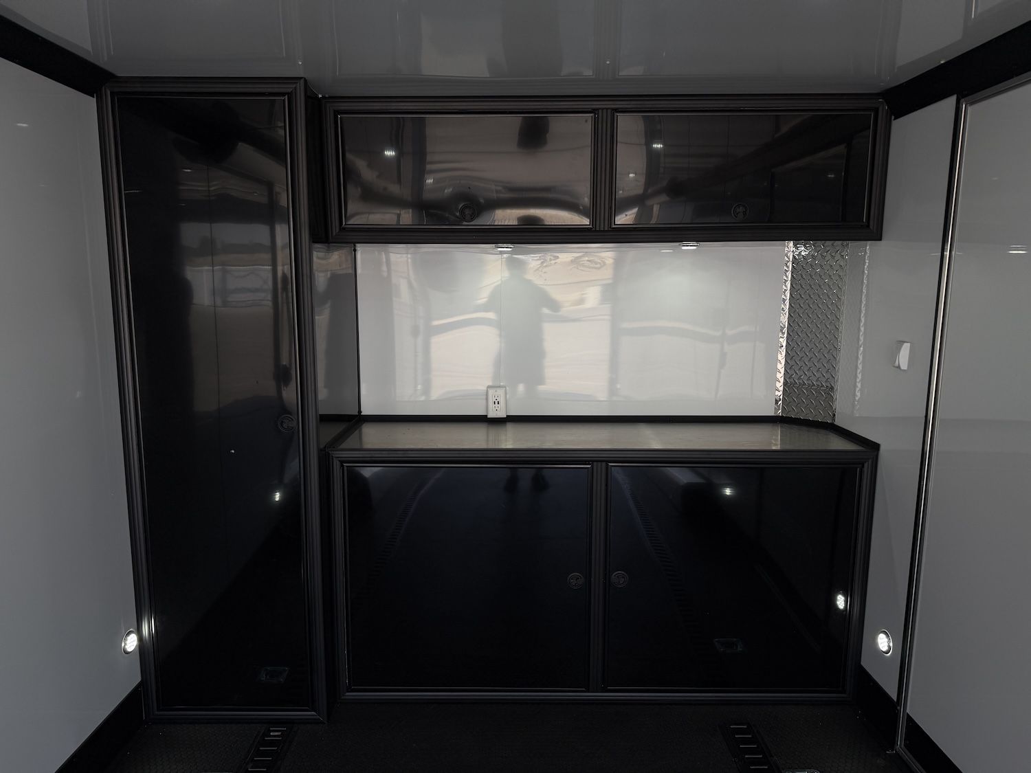 Main image 6