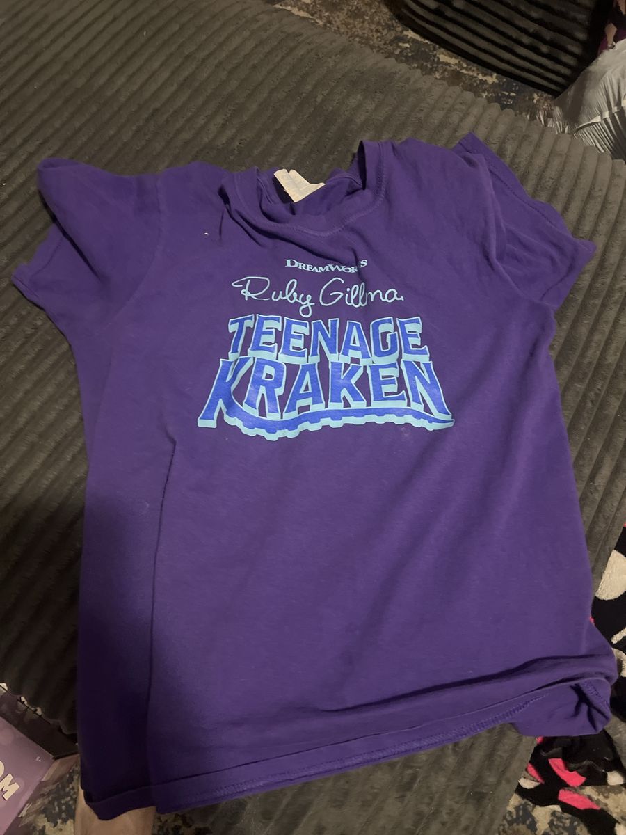 Girls large teenage kraken shirt