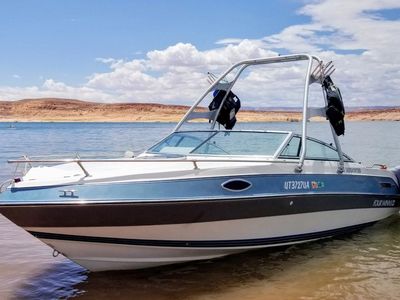 1990 Four Winns 205 Sundowner Cuddy Cab Boat with Wake Tower