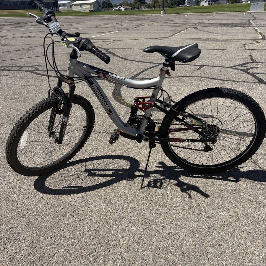 Mongoose Ledge 2.1 Mountain Bike