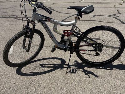 Mongoose Ledge 2.1 Mountain Bike