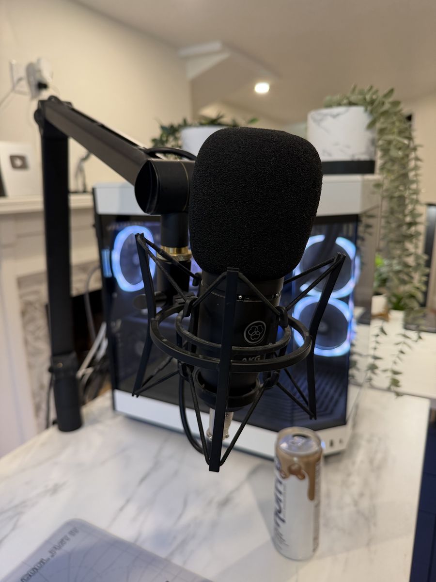 AKG P220 Condenser Microphone with Shock Mount and Pop Filter - Excellent Condition - Blue Yeti Boom Arm