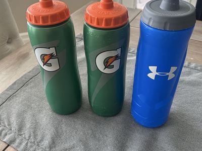 Squeeze mouth sports water bottles