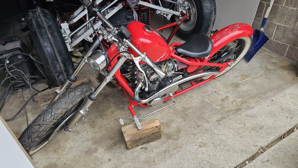 Custom Yamaha Red Chopper Motorcycle - Classic Style & Performance