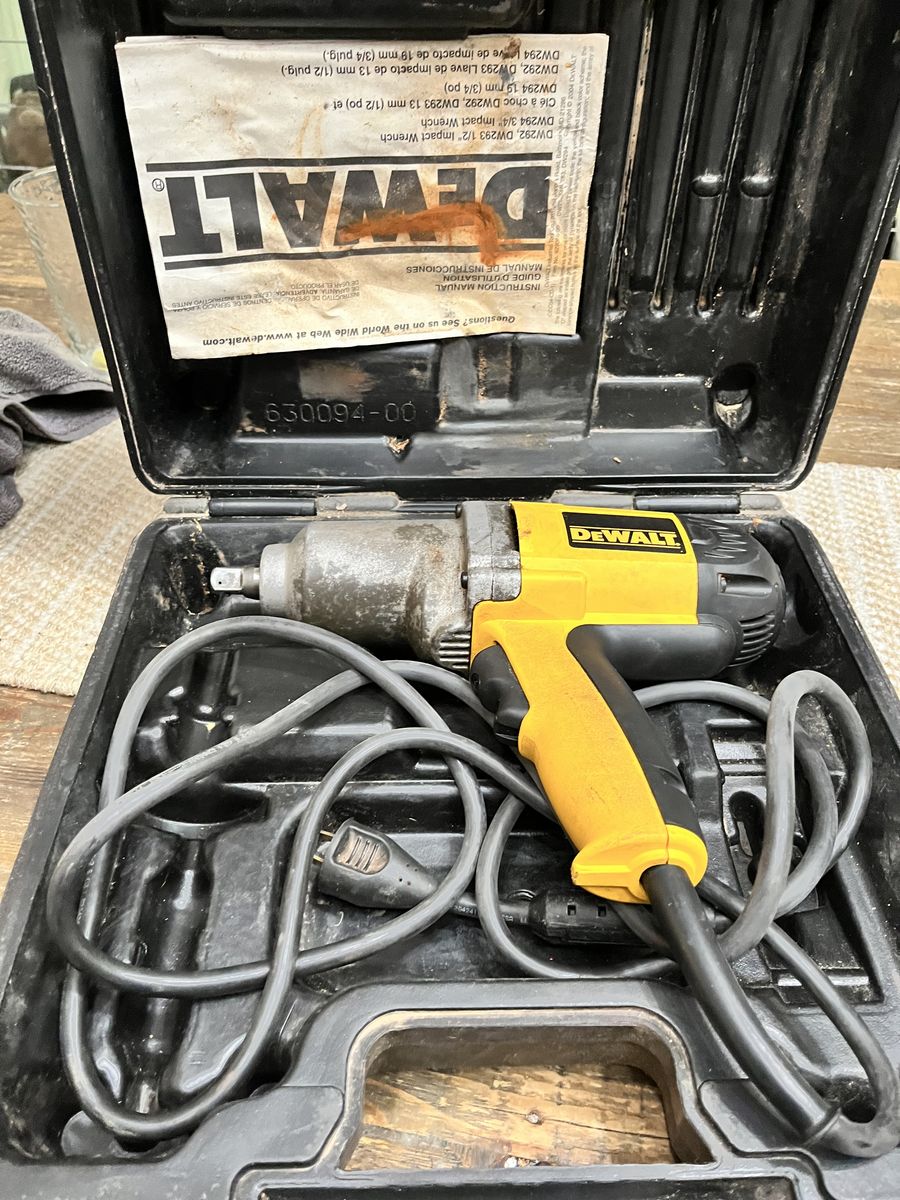 Dealt 1/2 in. Impact Wrench