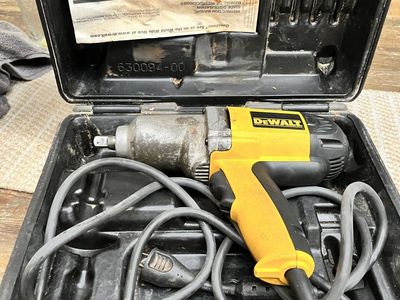 Dealt 1/2 in. Impact Wrench