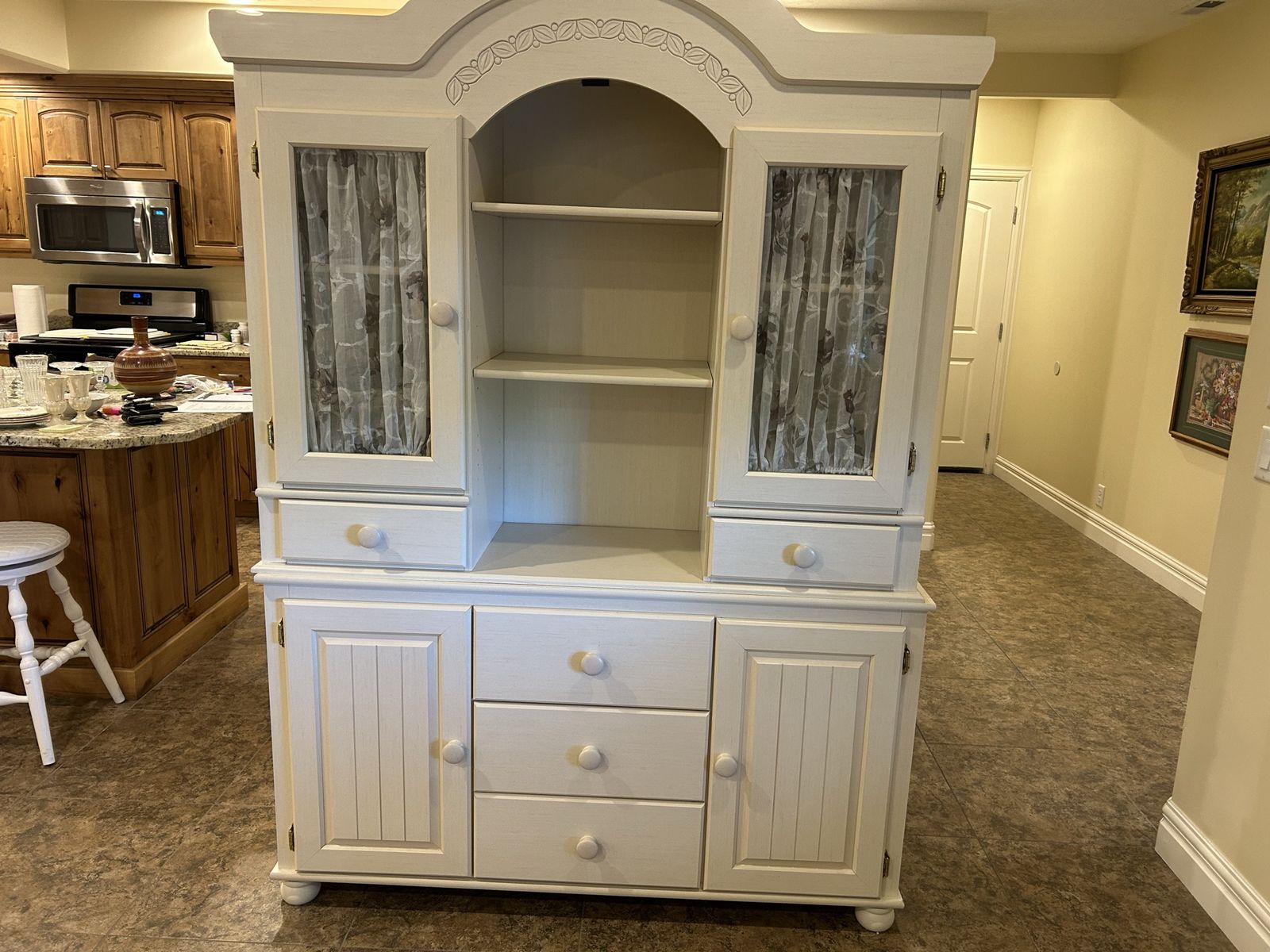 Display Cabinet/Dish Hutch