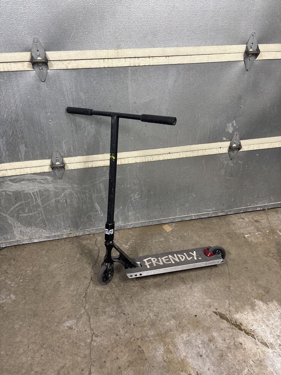Custom Pro Scooter - Saturn Deck, Proto Head Tube, Lucky Bars/Fork, Prodigy Wheels