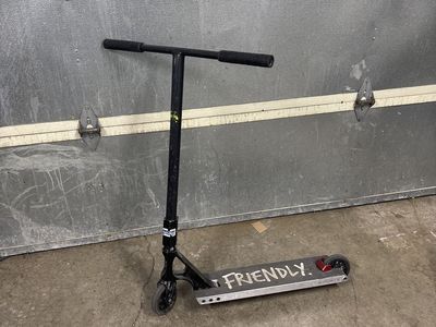 Custom Pro Scooter - Saturn Deck, Proto Head Tube, Lucky Bars/Fork, Prodigy Wheels