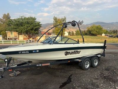 1999 Malibu Sunsetter 21' Ski/Wakboard Boat