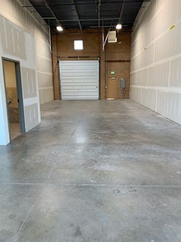 1550 SF of Warehouse w/ Restroom