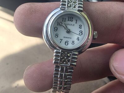 Women's Vintage Silver Tone Watch It Wristwatch