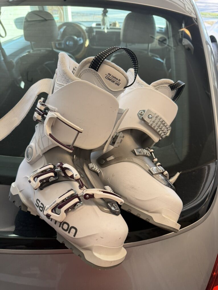 Ski boots 22/23.5