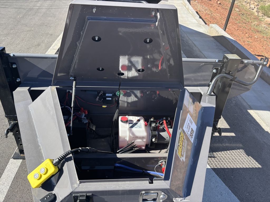 Main image 6