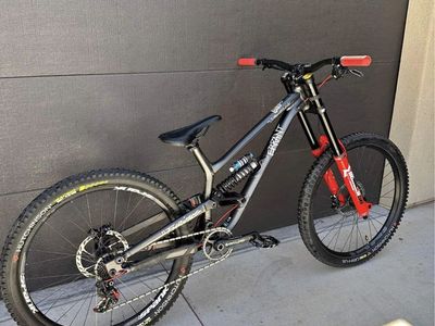 2021 Commencal Furious Downhill Bike