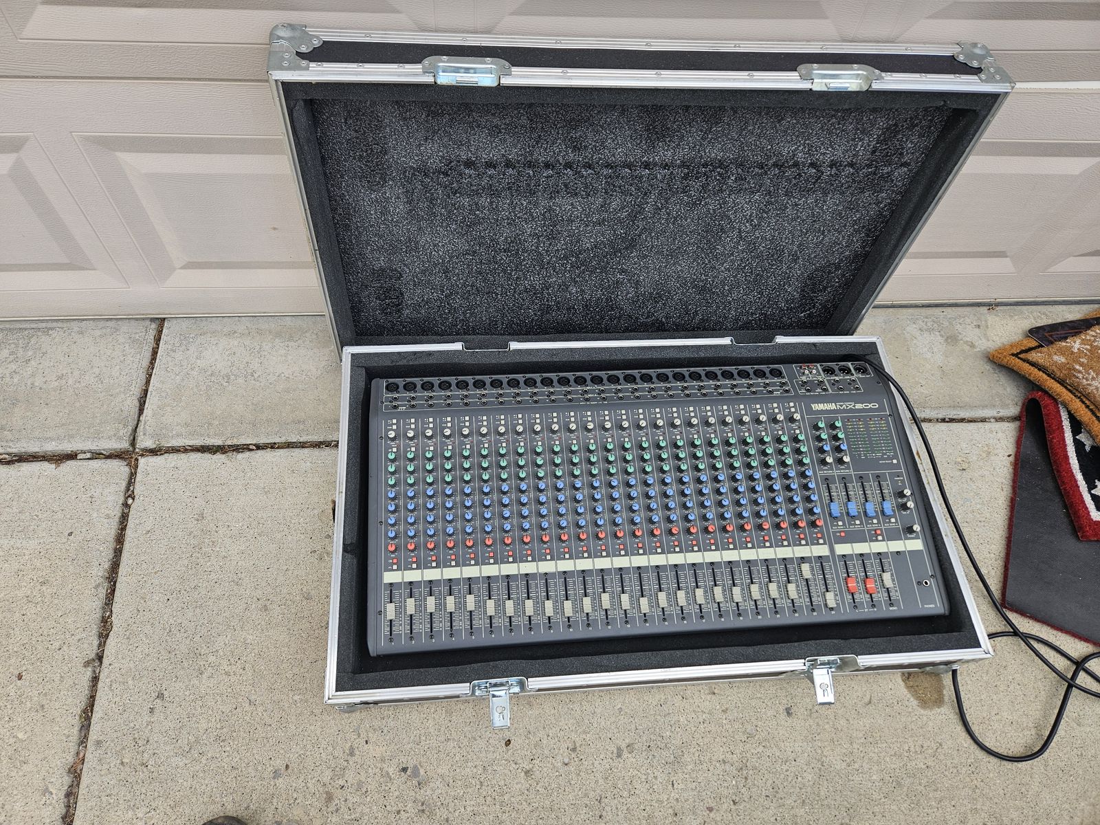 Yamaha 24 Channel Analog Sound Mixer