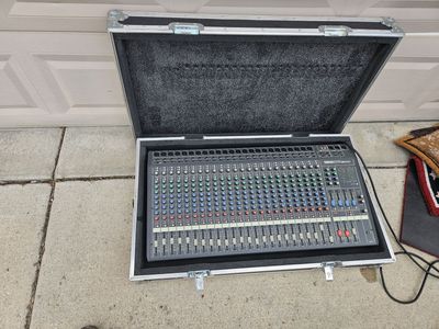 Yamaha 24 Channel Analog Sound Mixer