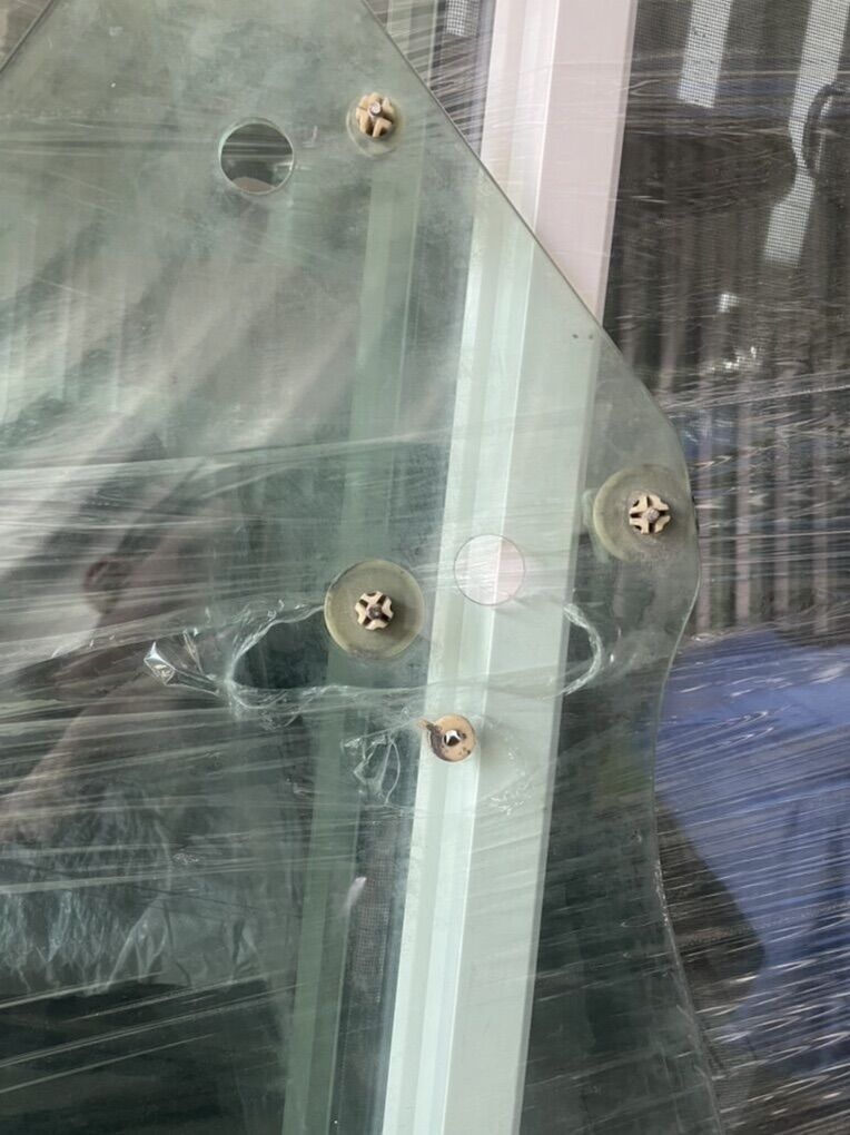 1970-74 E Body Glass And Kick Panels