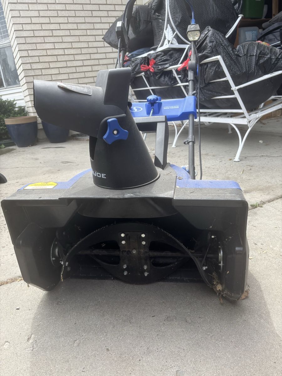 Snow Joe 21-inch 15-Amp Electric Snow Blower