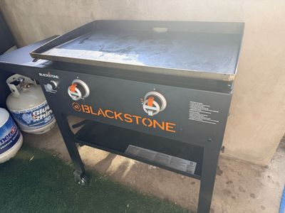 Blackstone 28” 2-Burner Propane Griddle Outdoor Cooking Station with Side Shelves