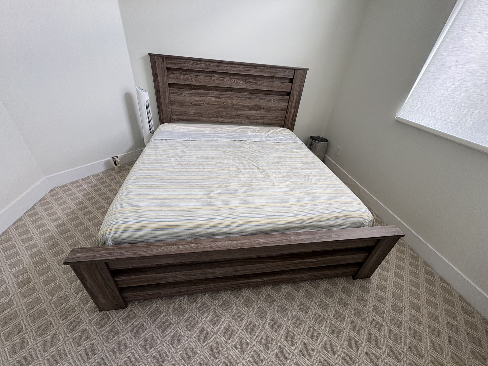 King Size Bed with Chapel Hill 14" mattress and boxsprings $1000 cash/venmo in Draper