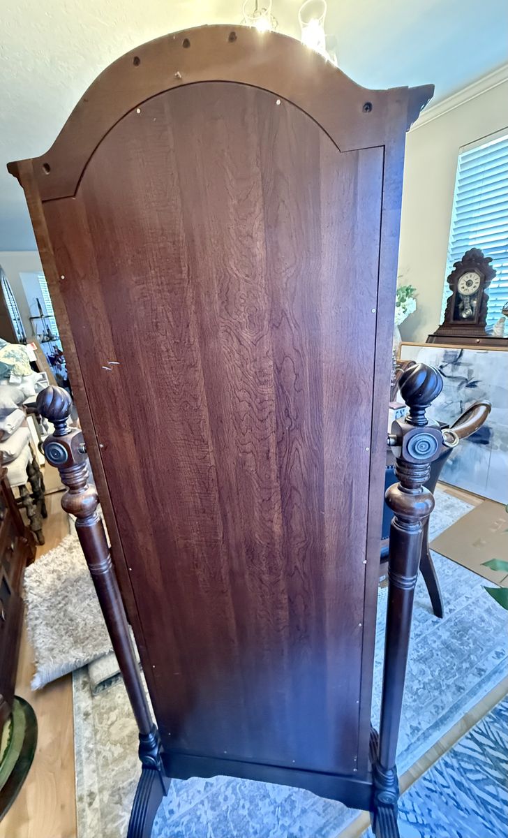 Main image 4