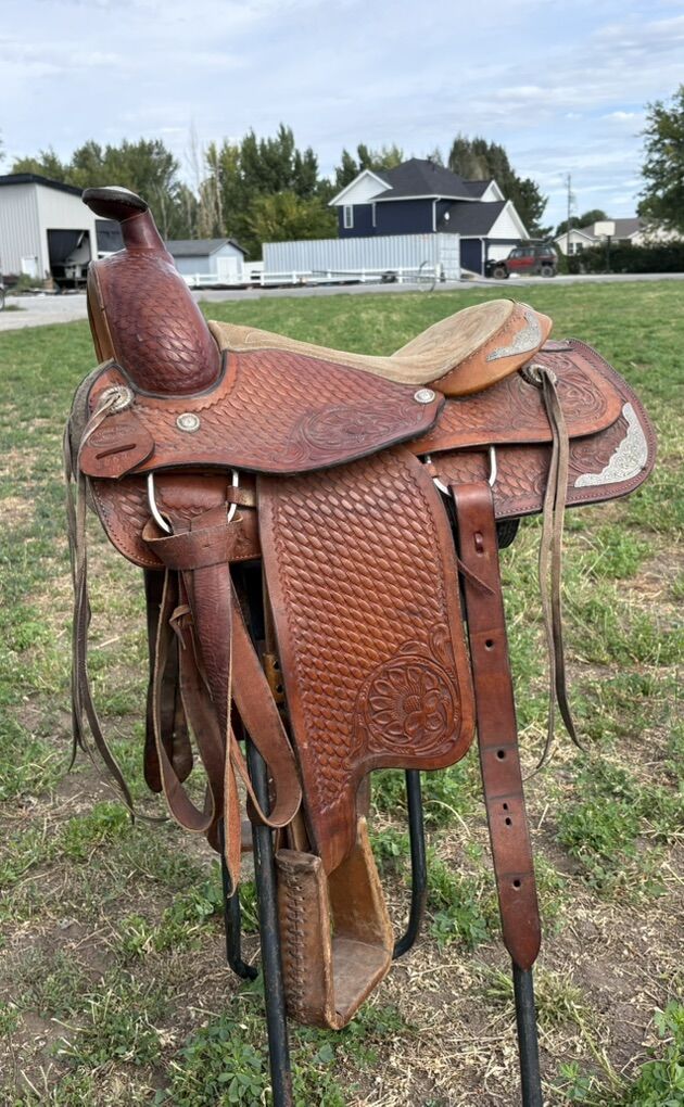 Saddle
