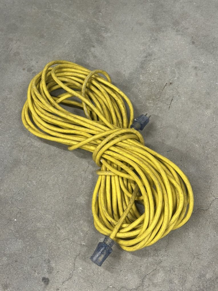 EXTENSION CORD