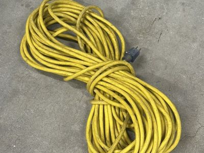 EXTENSION CORD