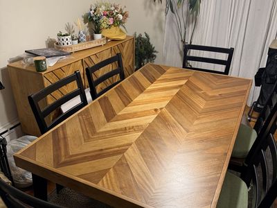 Beautiful Mid-Century Wood Inlay Dining Room Table.