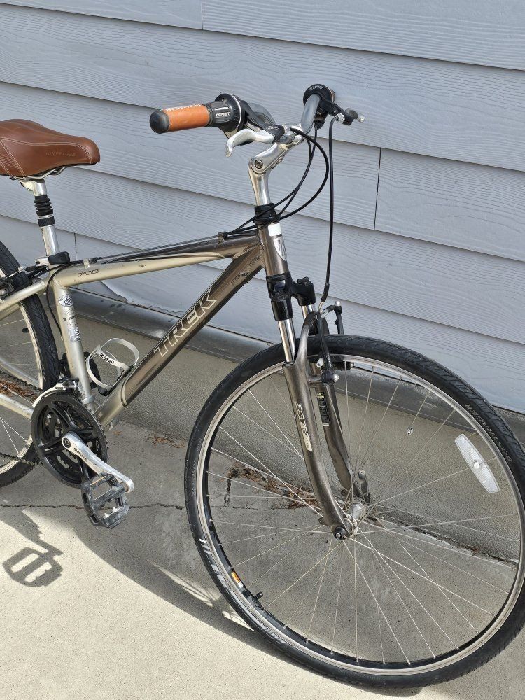 Trek 700 Multitrack Hybrid Bike - 15" (38cm) Frame, Shimano Components, Brown Seat