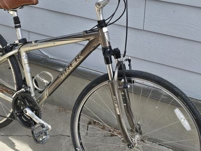 Trek 700 Multitrack Hybrid Bike - 15" (38cm) Frame, Shimano Components, Brown Seat