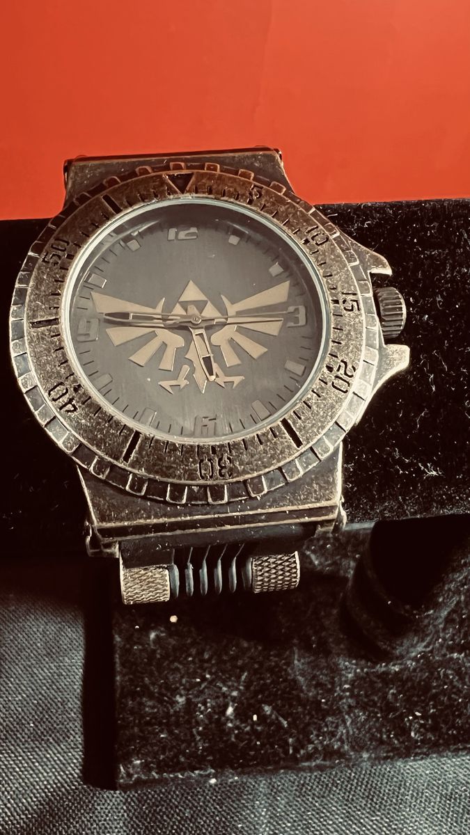 Legend of Zelda Triforce Hylian Crest Collector Wristwatch Distressed Bronze