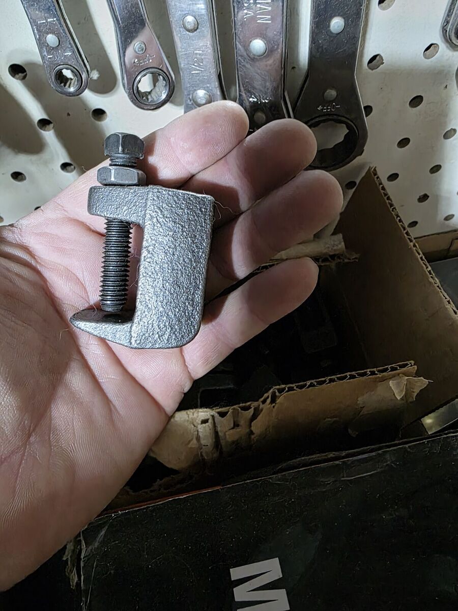 All all thread pipe hangers