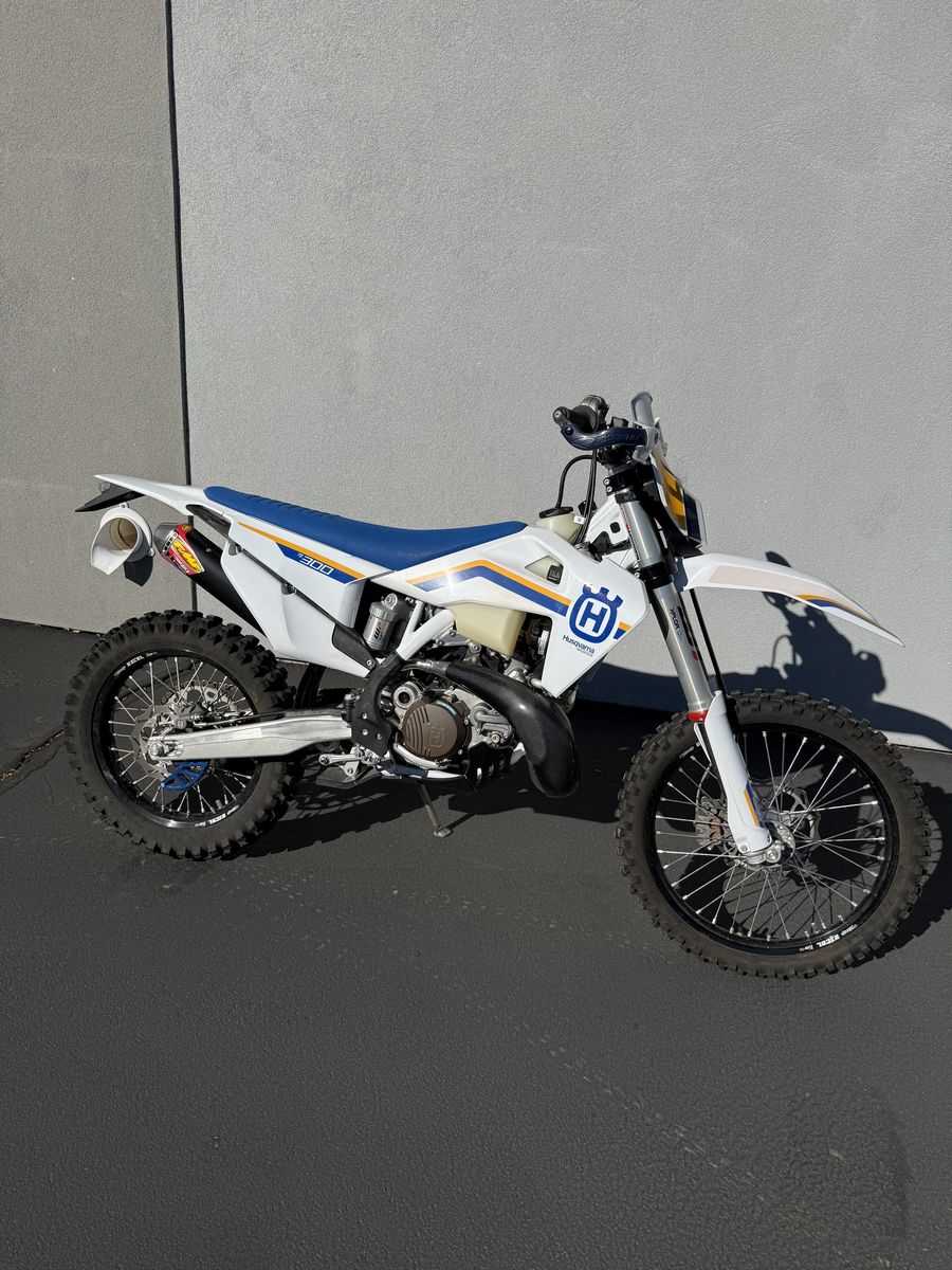 2023 Husqvarna TE300 - 133 Miles Like New