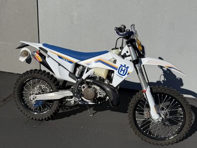 2023 Husqvarna TE300 - 133 Miles Like New