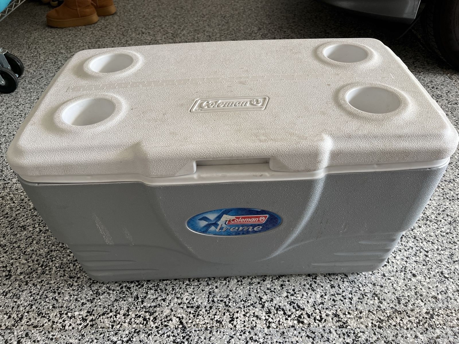 Coleman Xtreme Cooler Ice Chest Grey and White (inside 22x10x10 inches)