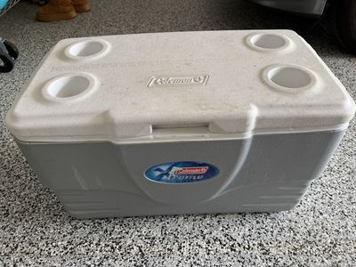 Coleman Xtreme Cooler Ice Chest Grey and White (inside 22x10x10 inches)