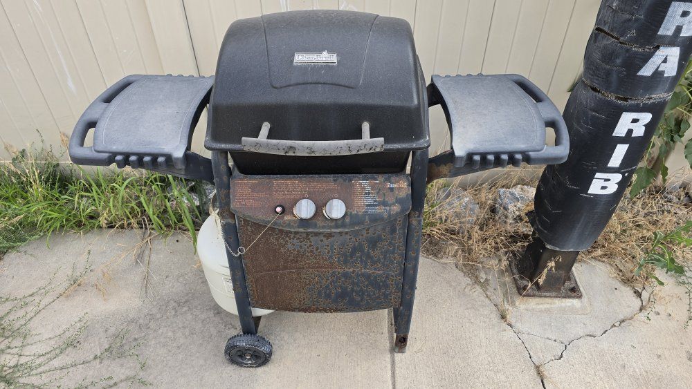 Char-Broil 2-Burner Liquid Propane Gas Grill with Side Shelves